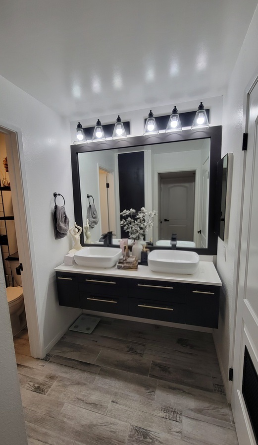 Remodelación completa de baño con acabados modernos